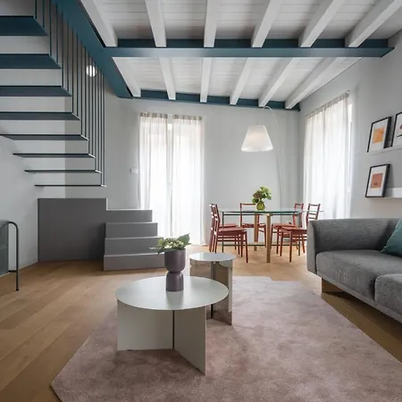 Bluemoon Apartments R&R 公寓 *