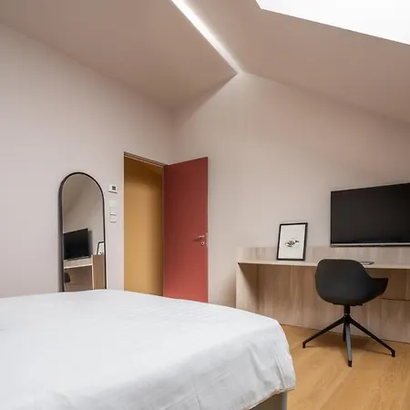 Bluemoon Apartments R&R 公寓 *